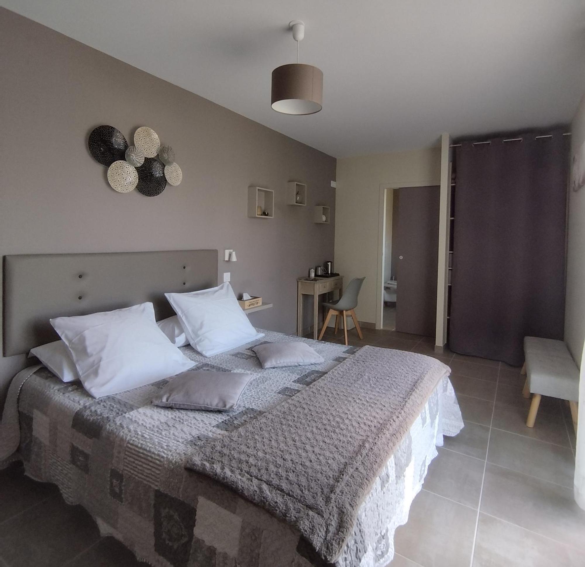 La Sarlamandre, Chambres Et Table D'Hotes Marcillac-Saint-Quentin Luaran gambar