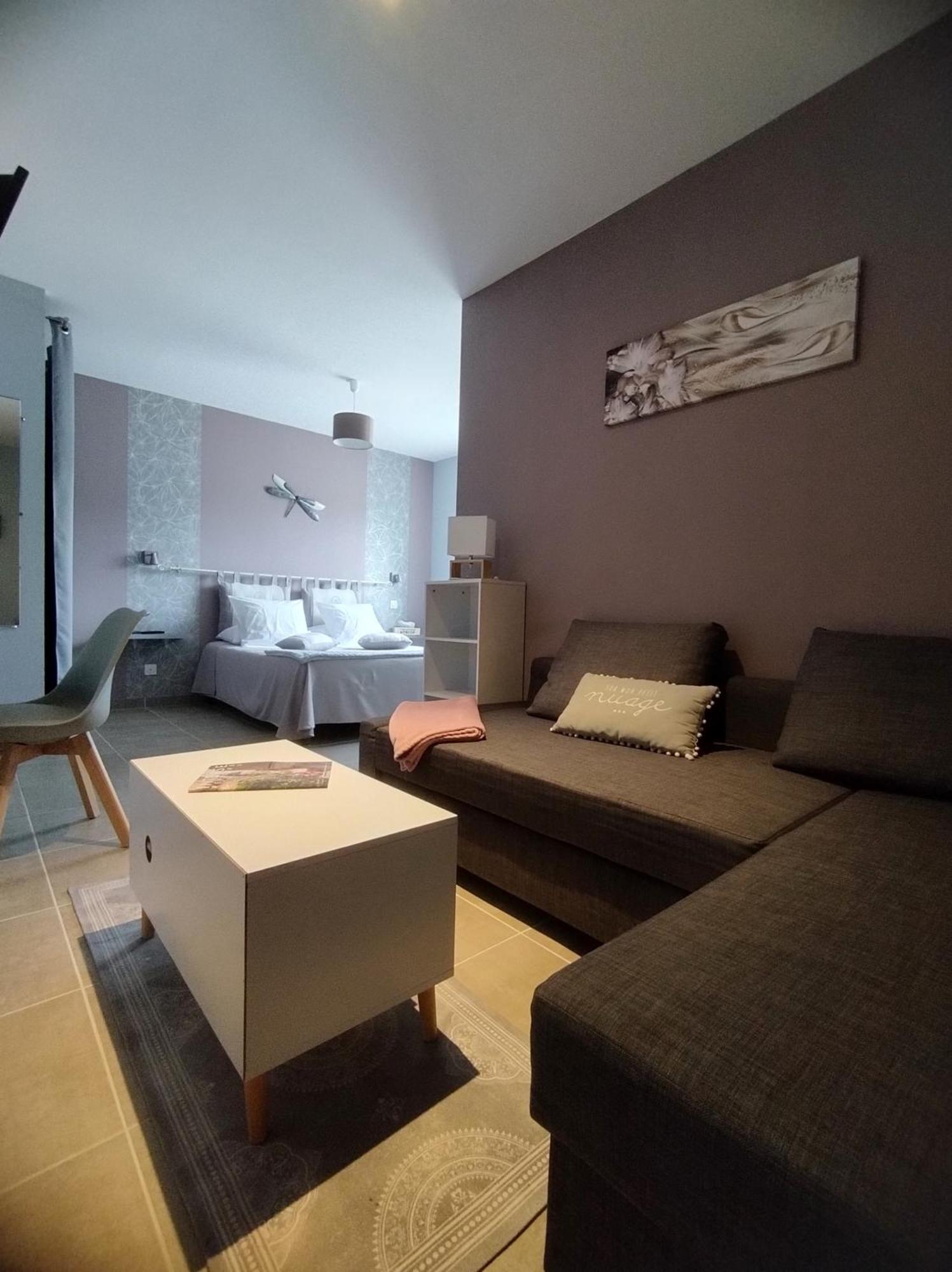La Sarlamandre, Chambres Et Table D'Hotes Marcillac-Saint-Quentin Luaran gambar
